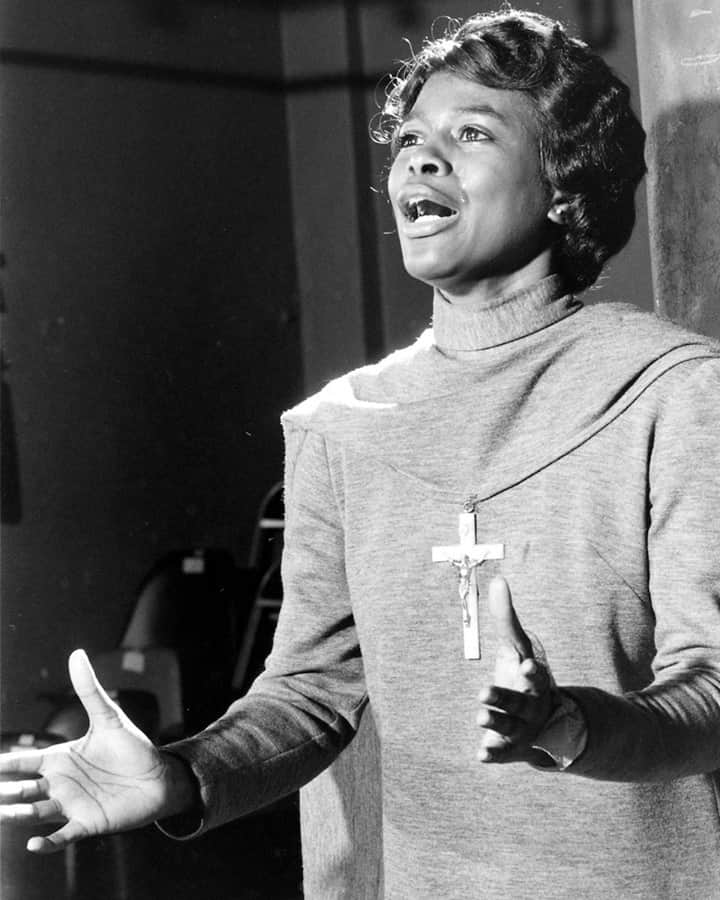 lifeさんのインスタグラム写真 - (lifeInstagram)「Rest in peace to the iconic Cicely Tyson who passed away yesterday at age 96. Here she is singing 'We Shall Overcome' in the 1969 musical 'Trumpets of the Lord.' LIFE praised the unparalleled "authenticity and authority" of her performance. She will be missed. (📷Gjon Mili/The LIFE Picture Collection)  #cicelytyson #theaterhistory #gjonmili #lifelegends」1月30日 3時49分 - life