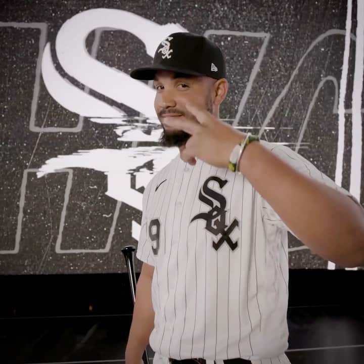シカゴ・ホワイトソックスのインスタグラム：「Happy birthday, José Abreu! We hope it’s a day fit for an MVP. 👑」