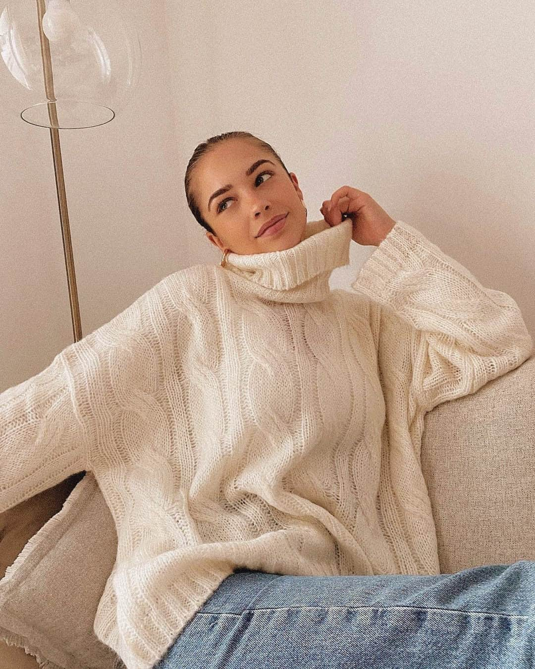 TULAROSAのインスタグラム：「babe @nelekracht in the greta turtleneck sweater 🦋  link in bio to shop!」