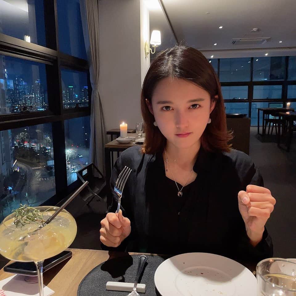 ナム・ボラのインスタグラム：「밥 먹고 다시 열심히 일합니다!😎」