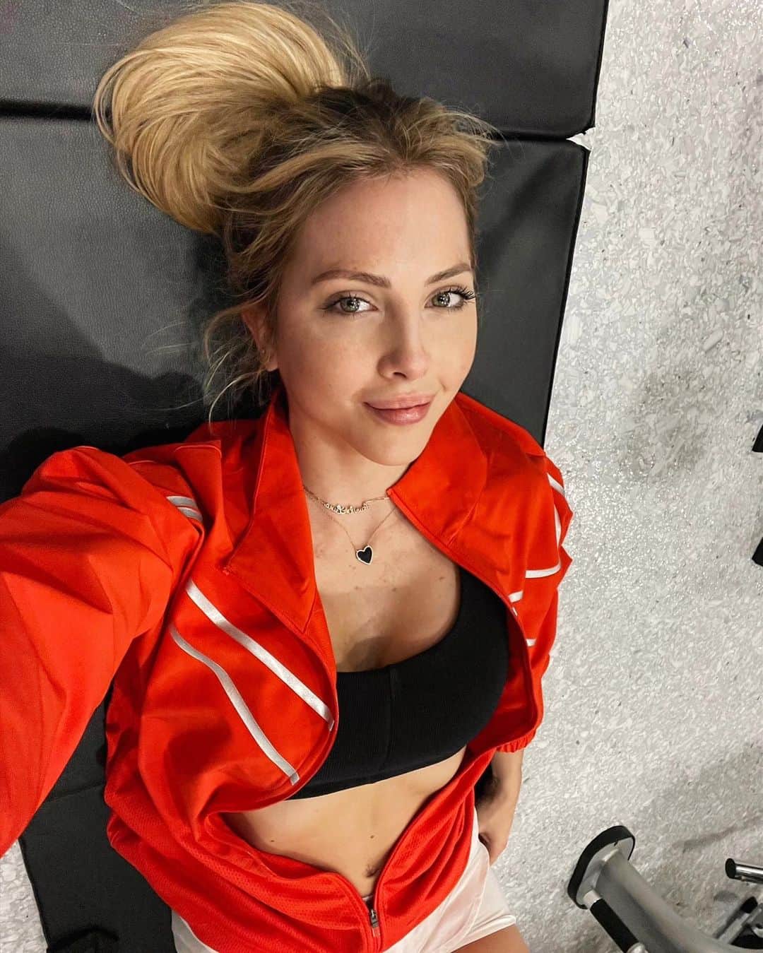 Sascha Barbozaのインスタグラム：「Agotada 😅pero sarna con gusto no pica y si pica no mortifica🤪」