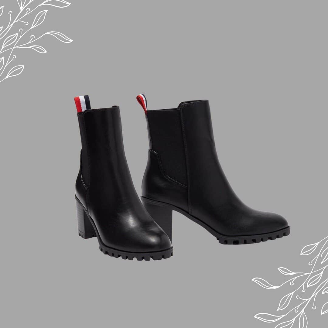 キャサリンマランドリーノのインスタグラム：「Tap to shop these cute black boots!」