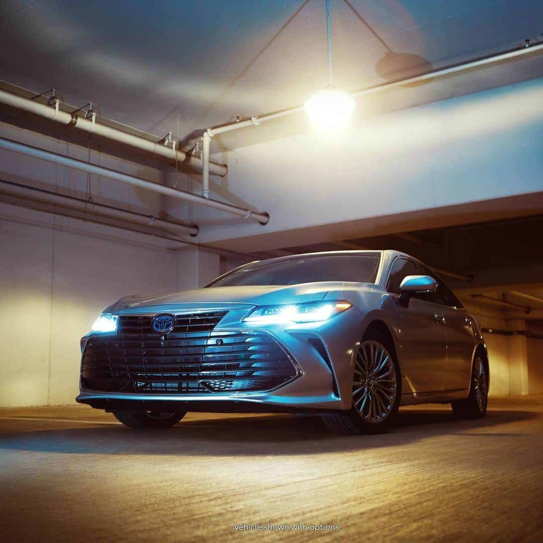 toyotausaさんのインスタグラム写真 - (toyotausaInstagram)「Simply captivating. #Avalon #Hybrid #LetsGoPlaces」1月30日 4時00分 - toyotausa
