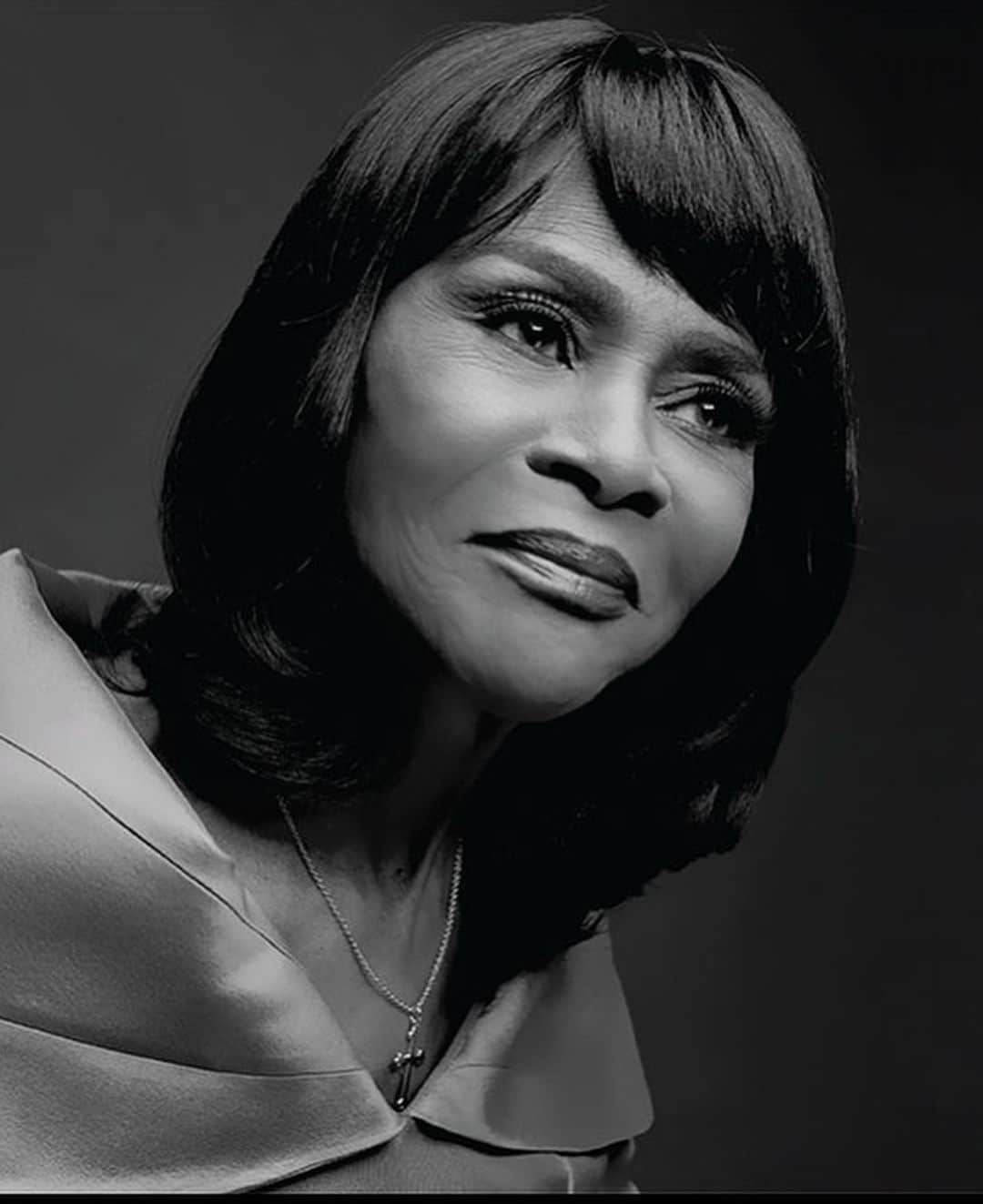 タイラ・バンクスさんのインスタグラム写真 - (タイラ・バンクスInstagram)「Cicely Tyson was an absolutely amazing, groundbreaking actress who broke down doors for her generation and our beautiful, black thespians of today. Many do not know this, but she broke down doors in the world of fashion as well because she got her start as a fashion model. Thank you for shining your light, beauty, talent and wisdom with all of us, Ms. Tyson. Rest In Peace, Power & Positivity.  #CicelyTyson 🙏🏾」1月30日 4時03分 - tyrabanks