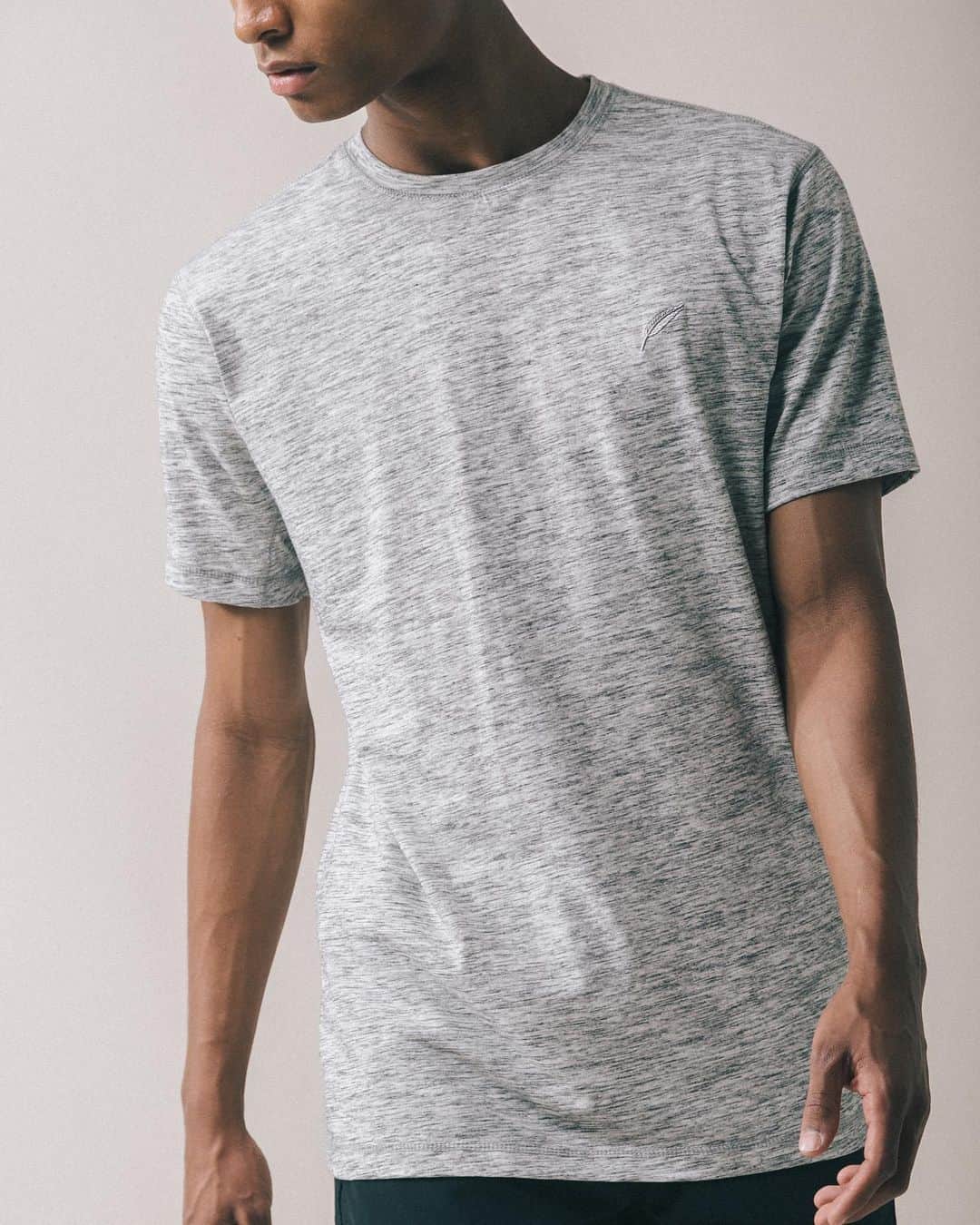 パブリッシュブランドのインスタグラム：「Index s/s basics are back in stock. Available in three colors (black, heather, and white).  . . . . #publishbrand #todayfortomorrow #index」