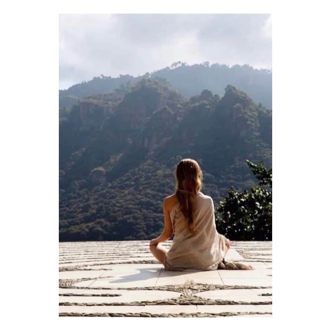マッタのインスタグラム：「For Wherever You Sit & Wander✨⁠ ⁠ An inspired way to kick off your next meditation or reflection. It's not new, but kindness is something we could all use to share with others and ourselves- ⁠ May we be happy.⁠ May we be free from fear.⁠ May we be free from sorrow.⁠ May we be free from suffering.⁠ ⁠ ..seen her @allmattersofspirit draped in our classic Dupatta. Link in bio for more⁠ Photo by: @jessicalynnekarr」