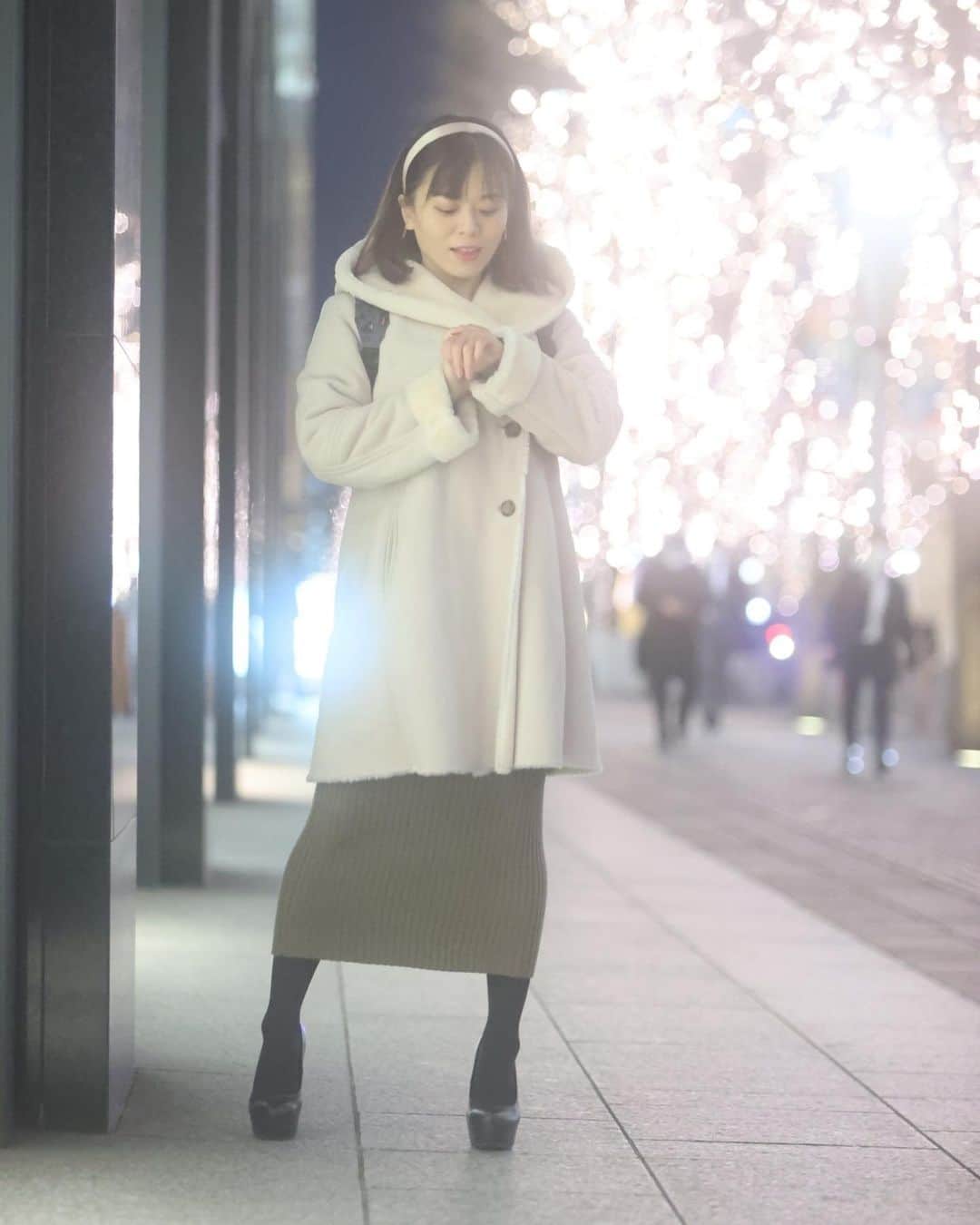 及川愛未のインスタグラム：「@hahilife さん📸　  レタッチ無しでも綺麗なのは加工しません🙏💕  weekend‼︎  #shooting #撮影 #リクエスト撮影 #撮影会 #イルミネーション #夜景 #商用撮影 #写真展 #レタッチ無し #lighting #宣材写真 #プロカメラマン #丸ノ内 #サロンモデル #ブライダル #ウェディングモデル #ブライダルモデル　 #ポートレートしま専科  #ポートレート  #photography  #写真  #写真好きな人と繋がりたい  #写真撮るの好き人と繋がりたい  #portraitmodel #portrait  #東京カメラ部  #カメラマン募集  #ファインダー #ファインダー越しの私の世界  #followme ‪ ‬」