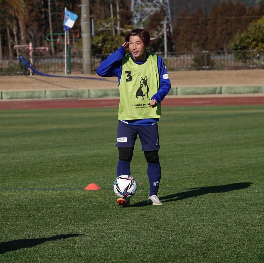 横浜FCさんのインスタグラム写真 - (横浜FCInstagram)「- 宮崎キャンプ2日目。 風がとても冷たい一日でしたが、厳しい練習の合間に見せる笑顔が良いですね✨ 引き続き頑張ります。 - #yokohamafc #横浜FC #RECORDTHEBLUE #JLEAGUE #Jリーグ」1月29日 19時11分 - yokohamafc_official