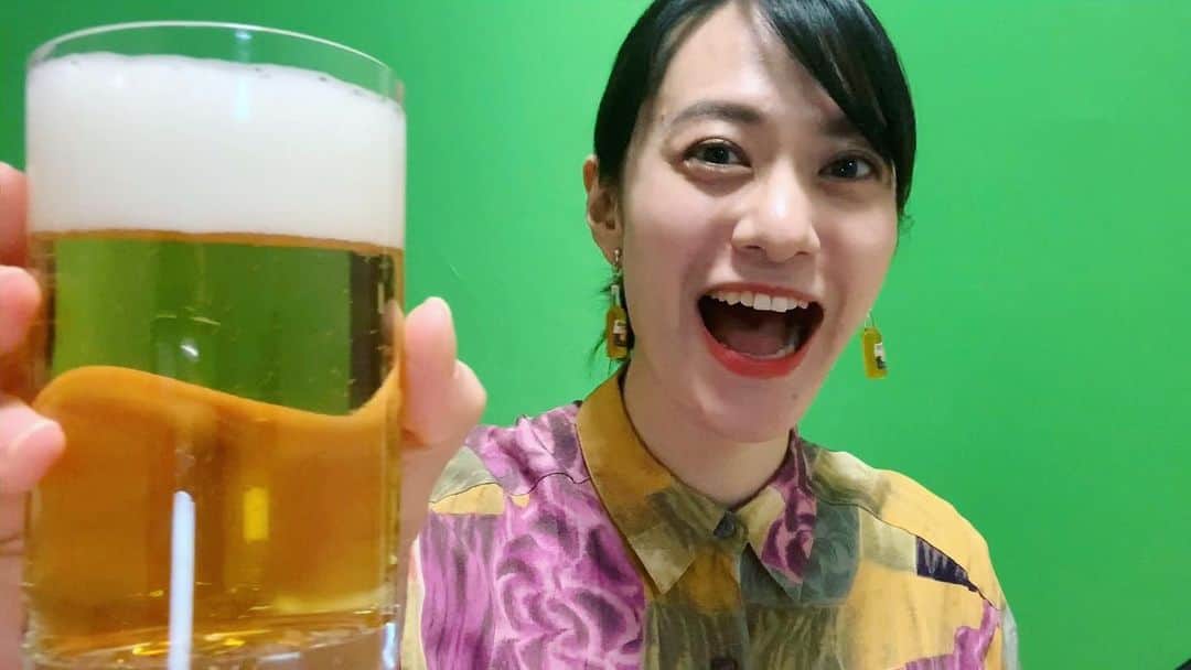 小板奈央美のインスタグラム：「今日は、華金だよ！ という事で、#こいたチャンネル 更新しました！ 乾杯しよせう🍻 ・ ・ ・ 【ビール女優】こいたチャン 日本全国 ステイホームでクラフトビールの旅🍺vol.2 in新潟 エチゴビール https://youtu.be/-NHmxA1fyBY (@na0mi1003 のURLよりご覧下さい♬) ・  #ビール女優 #小板奈央美 #こいたチャン」
