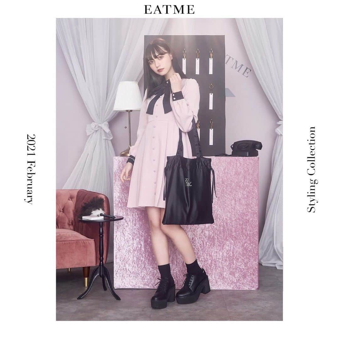 EATMEのインスタグラム：「1.29 update… #EATME #FEBRUARY  #LOOK #COLLECTION  #hospitalityresort  @raimu0726_official  🚺:161cm . TOP画面のURLからEATME WEB  STOREをCHECK▶︎▶︎▶︎ @eatme_japan . 🌹ボウタイバイカラーワンピース ¥13,600(＋tax) PNK.BLK.MIX ☑︎S/M ※2.2発売予定 . 🌹サテントートバッグ ¥2,900(＋tax) PNK.BLK ※発売中 . 🌹シースルーレースアップシューズ ¥13,000(＋tax) BLK.CRM.PNK ☑︎S/M/L ※2.2発売予定 . #EATME_COLLECTION #EATME #eatmejapan #イートミー」