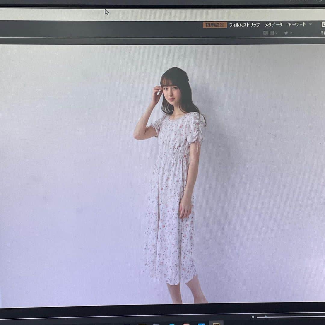 バウエルジゼル愛華のインスタグラム：「#Lodispotto #offshot   Spring Collectionの先行予約販売が2月1日から始まります🎀  @lodispotto_official」