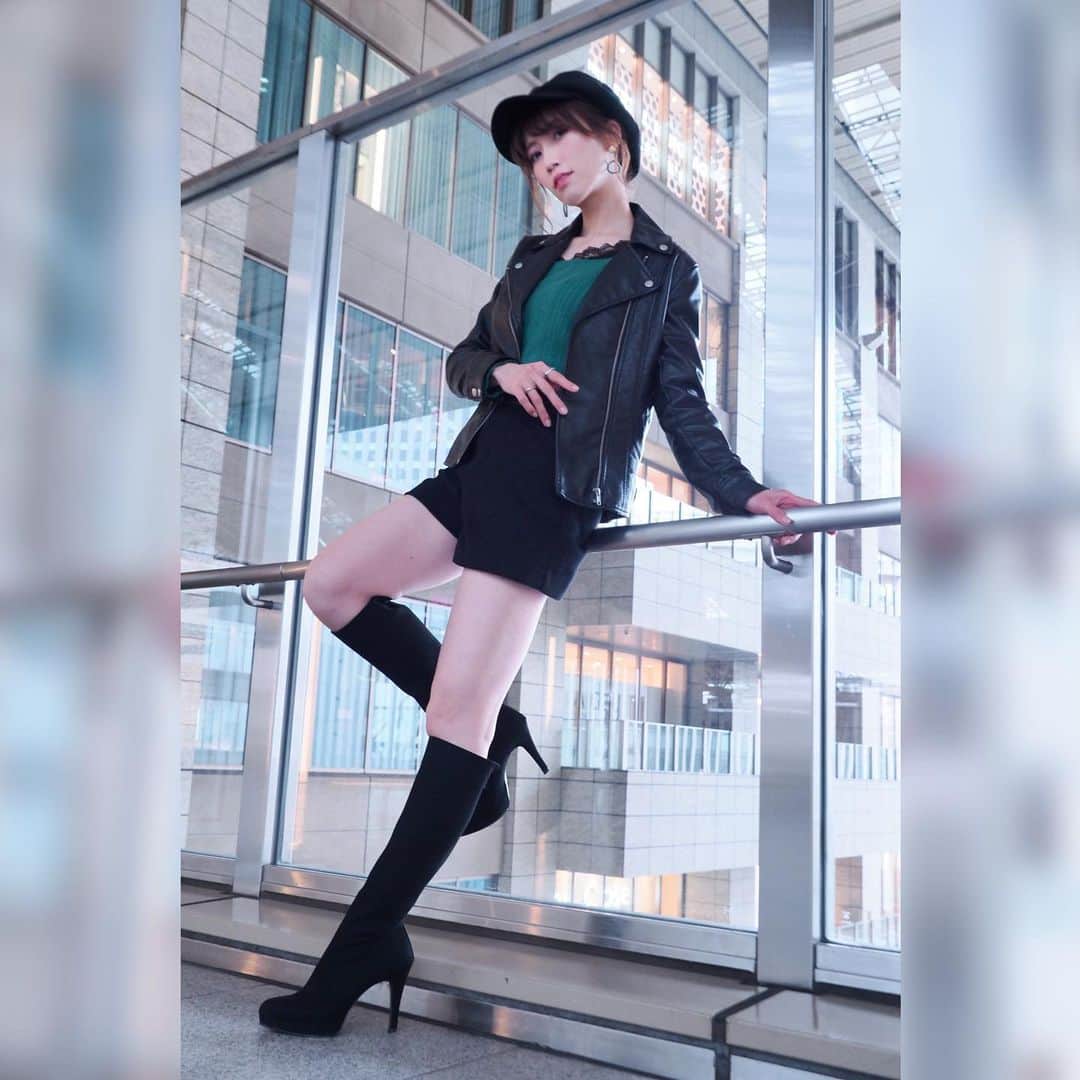のインスタグラム：「Photo by きーやんさん ・ 先日初めて撮ってくださったきーやんさん🙆‍♀️💓 かっこいい感じで撮りたい！って 希望をお伝えしたらこんな美脚に 美しく撮ってくださって感動🥳💓 ・ 本当にありがとうございました！✨ 明日も撮影会なのでご参加のカメラマン様 楽しみましょーヽ(´▽`)ﾉ💓 ・ 大阪もかなり寒い天気予報なので みんな暖かくしてきてね🥰✨ ・ #aoichance撮影会 #シャドウライツ撮影会  #ポートレート #関西モデル #サロンモデル #イベントMC #撮影会モデル #ポトレモデル #カメラマンさんと繋がりたい #美容師さんと繋がりたい #有名になりたい #イベントmc #関西タレント #ポートレート好きな人と繋がりたい  #美脚 #ショーパン #太もも #絶対領域  #ポートレートしま専科 #スタジオ撮影 #夢を叶える  #好きな仕事で生きていく  #japanesegirl」