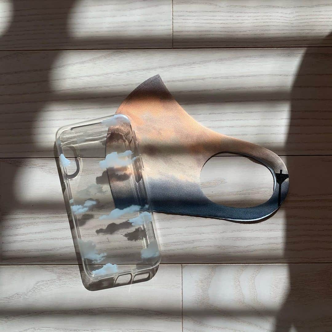 山下恵奈さんのインスタグラム写真 - (山下恵奈Instagram)「iPhoneケースとマスクをクリケ(@curike_official)で作ってみた🪐﻿ どっちも大好きな空のデザイン🌇﻿ ﻿ お気に入り💞﻿ ﻿ #クリケ#オリジナルマスク#iPhoneケース #PR」1月29日 19時29分 - ena_pi25