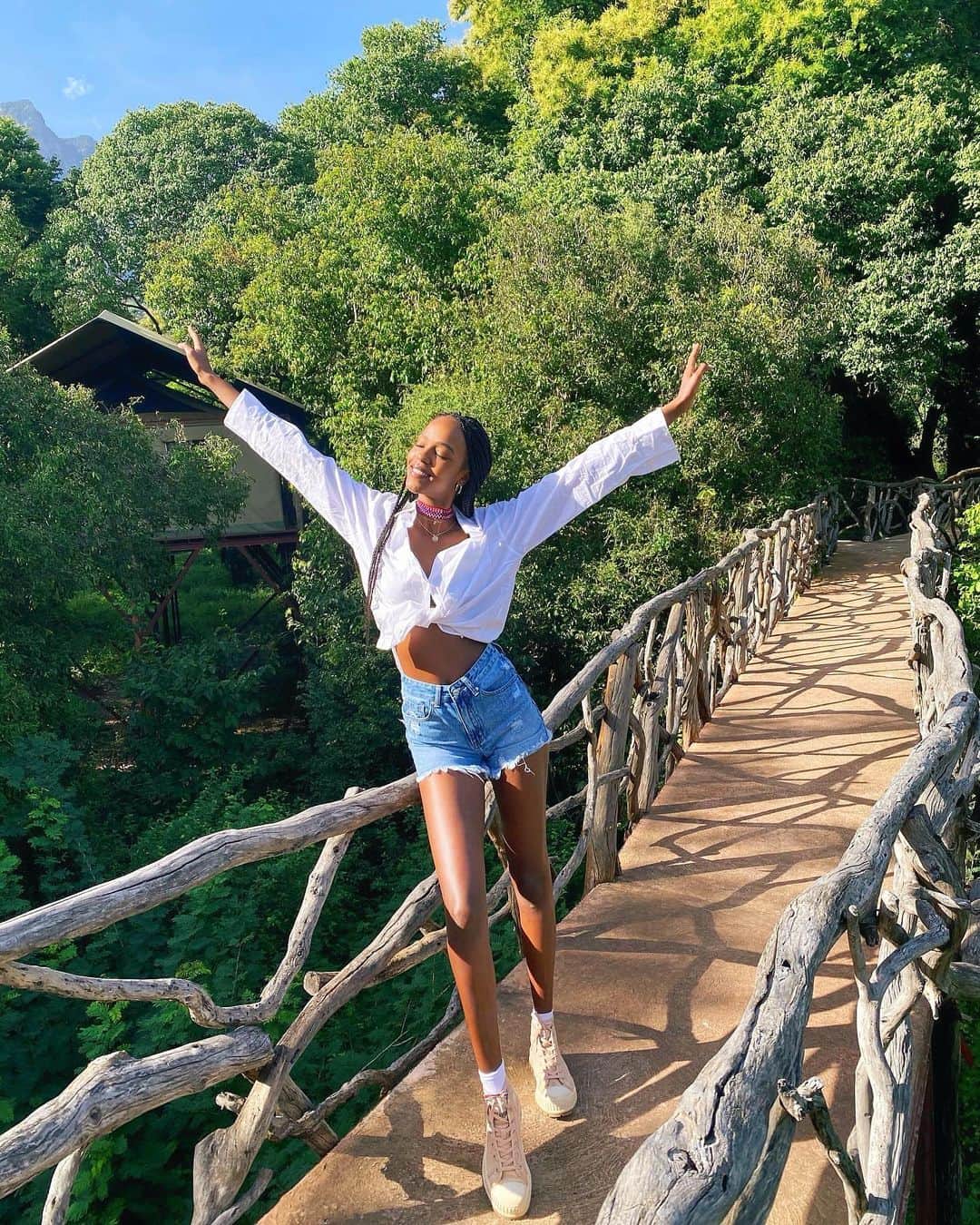 レイラ・ンダさんのインスタグラム写真 - (レイラ・ンダInstagram)「Africa you are a Beauty 🖤🖤 #samburu #treehouse#safari」1月29日 19時29分 - leila.nda