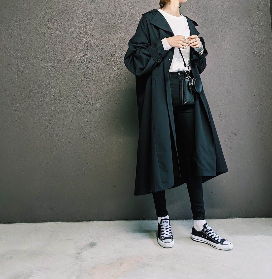 maai0528のインスタグラム：「〻👧🏻🐼🍩🍹 monotone‥🖤 ブラックのトレンチカッコいいよね。 ↑@libra._official_  ． 意外に持ってなかったから 今からいっぱい活躍しそうだよ。 ． ． #fashion  #libra  #MOUSSY #uniqlo  #teampixel #baroque_pixel #pixelで撮影」