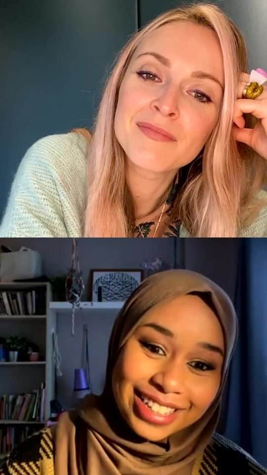 ファーン・コットンのインスタグラム：「What a way to start a Friday. As the first jockey to wear a hijab Khadijah has not only made history but continues to help break down barriers and inspire many young people. In this conversation we talk about confidence when stepping up to big challenges and eliminating negative people in your life. Share this with any young person you think needs a confidence boost today 💗」