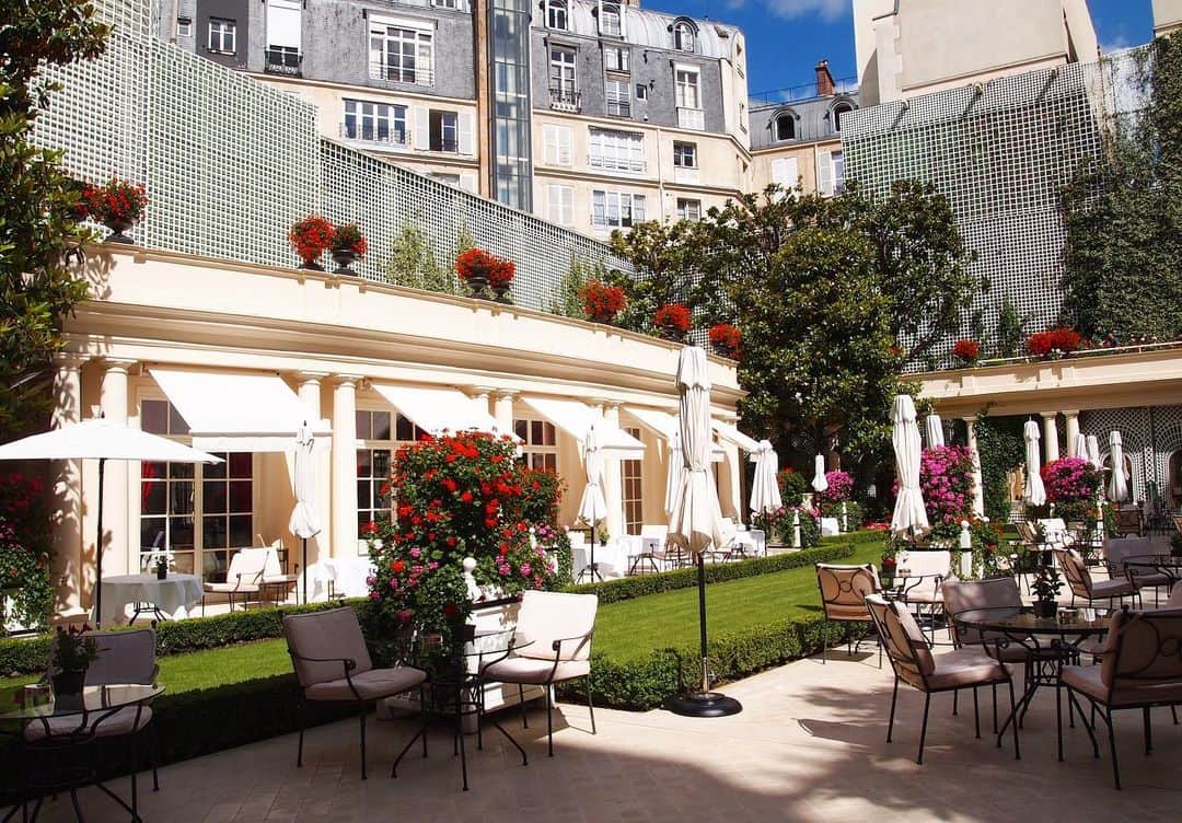 cieltripさんのインスタグラム写真 - (cieltripInstagram)「食べる前から幸せになる朝食😋  #lebristolparis #lebristol #theleadinghotelsoftheworld #ホテルの朝食 #ホテル朝食 #フランスパン #おひとりさま#oetkercollection #ラグジュアリーホテル #パンが好き #パン好き」1月29日 19時38分 - cieltrip