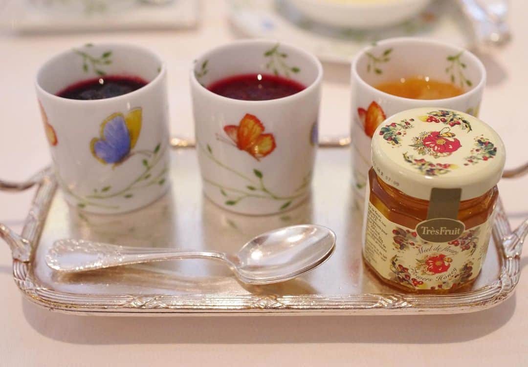 cieltripさんのインスタグラム写真 - (cieltripInstagram)「食べる前から幸せになる朝食😋  #lebristolparis #lebristol #theleadinghotelsoftheworld #ホテルの朝食 #ホテル朝食 #フランスパン #おひとりさま#oetkercollection #ラグジュアリーホテル #パンが好き #パン好き」1月29日 19時38分 - cieltrip
