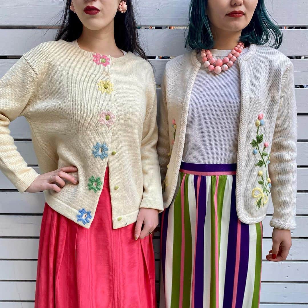 NUTTY Vintage&Collectibleのインスタグラム：「💐 Recommend Item 💐 ㅤㅤㅤㅤㅤㅤㅤㅤㅤㅤㅤㅤㅤ ☑︎vtg flower bouquet design cardigan ☑︎vtg flower button design cardigan ㅤㅤㅤㅤㅤㅤㅤㅤㅤㅤㅤㅤㅤ 春を先取りするお花のカーディガン🌼 このあと21時よりオンラインストアにて入荷致します＊  styling by @nutty_aiko   🛒SELECT BOUTIQUE ONLINE STOREにてお買い求めいただけます🛒  ---------------------------------------------------- 💐Formal Fair 2021💐1/18(mon)~ ☑︎ヴィンテージジュエリーALL10%OFF  🚌送料無料🚌1/15(fri)~ ☑︎VINTAGE ONLINE STORE ¥10000以上 ☑︎SELECT BOUTIQUE ONLINE STORE ¥5000以上 お買い上げで全国一律送料無料！ （※ONLINE STORE/その他通販全て対象） ----------------------------------------------------」