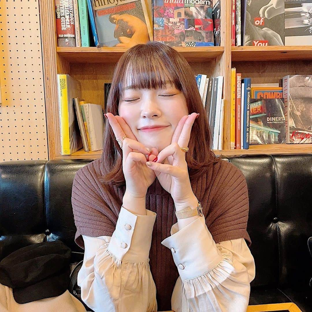 橋本紗奈さんのインスタグラム写真 - (橋本紗奈Instagram)「アボガドチーズバーガーが食べたいっ🍔 . . . 最近食欲旺盛🥑 . #アボガドバーガー #チーズバーガー #アボガド #ハンバーガー #ハンバーガー巡り #表参道カフェ #表参道ランチ #表参道グルメ #アボカド #hamburger #avocado #omotesando #omotesandocafe」1月29日 19時52分 - hashimoto_sana