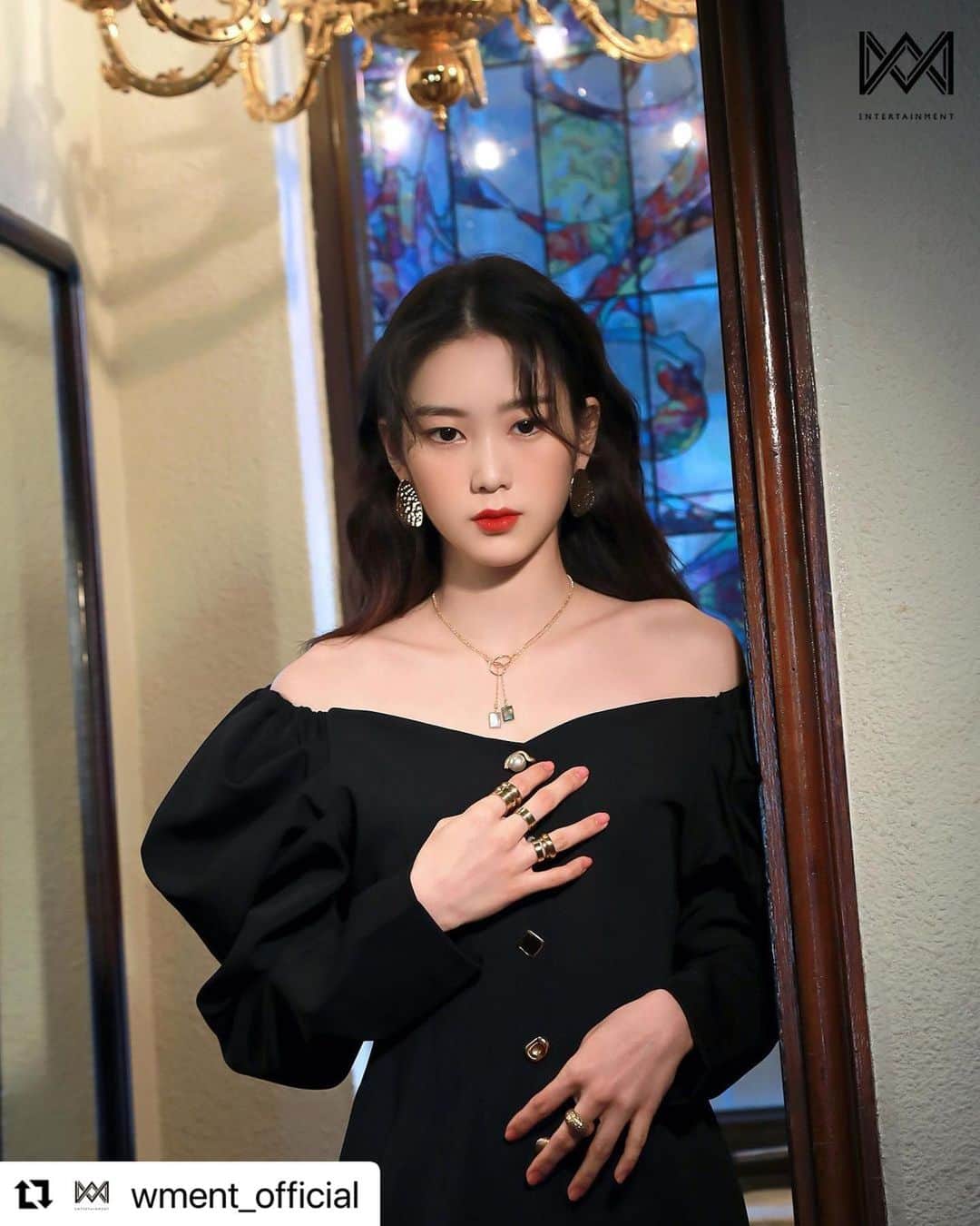 OH MY GIRLさんのインスタグラム写真 - (OH MY GIRLInstagram)「#Repost @wment_official ⠀ ‘지호’에게 빠질 준비되셨나요? ‘더 스타’ 화보 촬영 현장 비하인드! 포스트 미리보기🔍 ⠀ ➡️ naver.me/5xlhkLBj ⠀ 비하인드 스토리는 포스트를 통해 확인해주세요! 🎬 ⠀ #오마이걸 #OHMYGIRL #OMG #지호 ⠀」1月29日 19時44分 - wm_ohmygirl