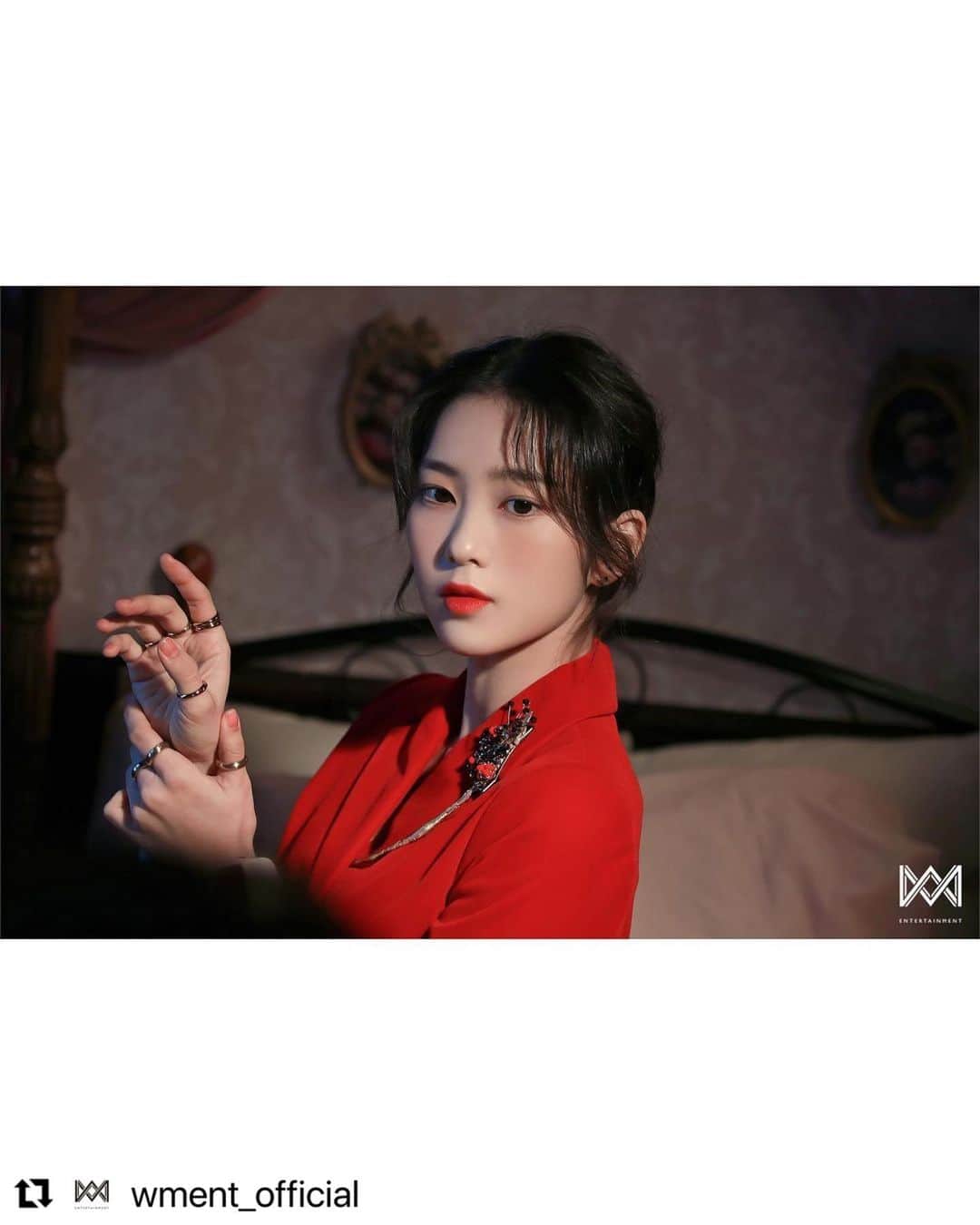 OH MY GIRLさんのインスタグラム写真 - (OH MY GIRLInstagram)「#Repost @wment_official ⠀ ‘지호’에게 빠질 준비되셨나요? ‘더 스타’ 화보 촬영 현장 비하인드! 포스트 미리보기🔍 ⠀ ➡️ naver.me/5xlhkLBj ⠀ 비하인드 스토리는 포스트를 통해 확인해주세요! 🎬 ⠀ #오마이걸 #OHMYGIRL #OMG #지호 ⠀」1月29日 19時44分 - wm_ohmygirl