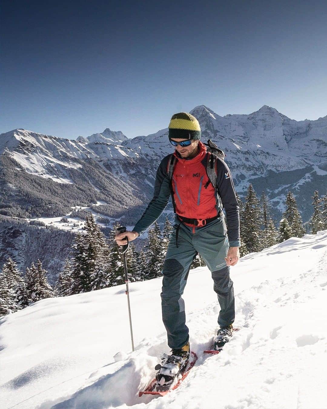 ミレーのインスタグラム：「Snowshoeing time for @wanderblondies with @grindelwaldsports guides!  #MilletRiseUp」