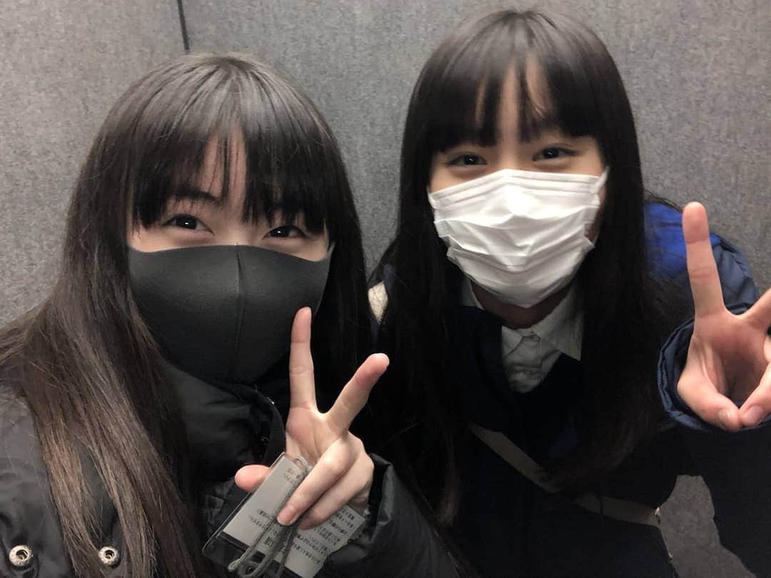 丸本凛のインスタグラム：「志真ちゃんと偶然会いました!🤝 少ししか喋れなかったけれど、落ち着いたら遊びに行きたいな〜😍 #田畑志真 ちゃん#丸本凛  #青のSP」