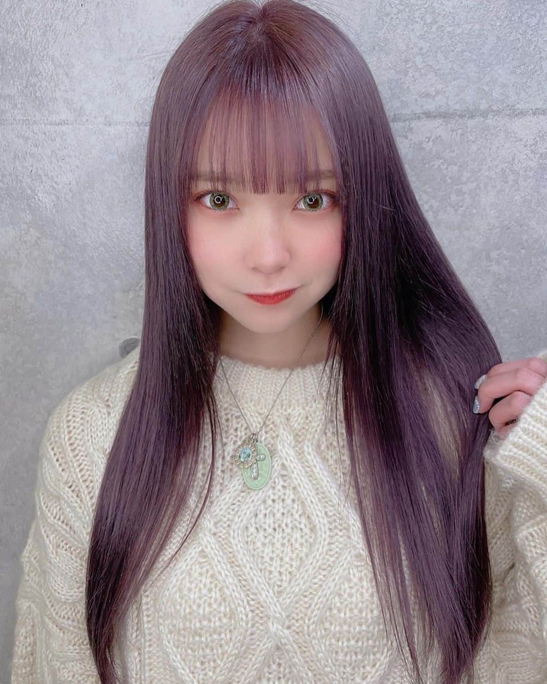 のインスタグラム：「髪を染めました💜 前回は青みパープルだったけど、今回はピンク味強め👏 いつもありがとうございます🙇‍♀️  #newhair#haircolor」