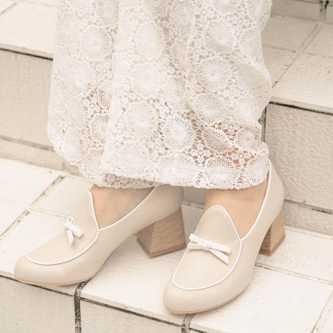 LEBECCA boutique Vintageさんのインスタグラム写真 - (LEBECCA boutique VintageInstagram)「.﻿ 🌹BIG NEWS🌹﻿ ﻿ ラフォーレ原宿店・WEB STOREにて﻿ 新作オリジナルシューズの﻿ 数量限定先行予約会が決定✨﻿ ﻿ ﻿ 石畳を行くエコレザーパンプス﻿ ¥14,900(tax in)﻿ ﻿ ﻿ 🎪ラフォーレ原宿店﻿ 1/30 11:00 〜 2/3 20:00﻿ 📲WEB STORE﻿ 1/30 21:00 〜 2/3 23:59﻿ ﻿ ーーーーーーーーーーーーーーーーー﻿ ﻿ 🎟ご予約特典について🎟﻿ ﻿ 「石畳を行くエコレザーパンプス」をご予約で、﻿ 【10%OFFクーポン】をプレゼント✨﻿ ﻿ ﻿ 🎪ラフォーレ原宿店﻿ ▷予約時にお渡し・お渡し日からご利用可能﻿ ※予約シューズには使用不可﻿ ﻿ 📲WEB STORE﻿ ▷予約会終了後、2〜3日以内に﻿ メルマガにてクーポンコードを配信﻿ ※事前にメルマガ登録をお願い致します﻿ ﻿ ーーーーーーーーーーーーーーーーー﻿ ﻿ ﻿ この機会をお見逃しなく✨﻿ ﻿ ﻿ #LEBECCAboutique ﻿ #石畳を行くエコレザーパンプス」1月29日 20時00分 - lebecca_boutique