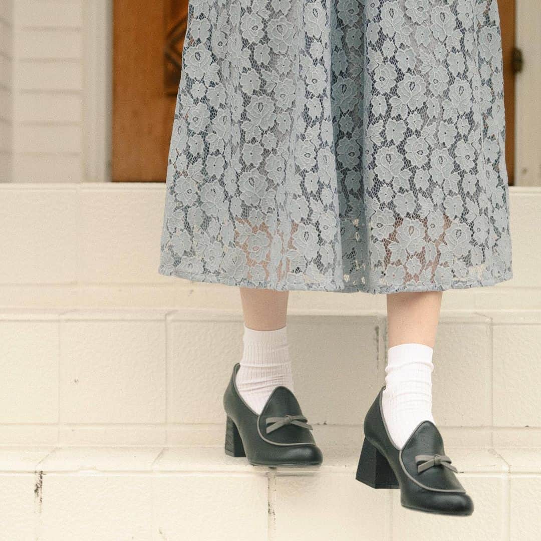 LEBECCA boutique Vintageのインスタグラム：「.﻿ 🌹BIG NEWS🌹﻿ ﻿ ラフォーレ原宿店・WEB STOREにて﻿ 新作オリジナルシューズの﻿ 数量限定先行予約会が決定✨﻿ ﻿ ﻿ 石畳を行くエコレザーパンプス﻿ ¥14,900(tax in)﻿ ﻿ ﻿ 🎪ラフォーレ原宿店﻿ 1/30 11:00 〜 2/3 20:00﻿ 📲WEB STORE﻿ 1/30 21:00 〜 2/3 23:59﻿ ﻿ ーーーーーーーーーーーーーーーーー﻿ ﻿ 🎟ご予約特典について🎟﻿ ﻿ 「石畳を行くエコレザーパンプス」をご予約で、﻿ 【10%OFFクーポン】をプレゼント✨﻿ ﻿ ﻿ 🎪ラフォーレ原宿店﻿ ▷予約時にお渡し・お渡し日からご利用可能﻿ ※予約シューズには使用不可﻿ ﻿ 📲WEB STORE﻿ ▷予約会終了後、2〜3日以内に﻿ メルマガにてクーポンコードを配信﻿ ※事前にメルマガ登録をお願い致します﻿ ﻿ ーーーーーーーーーーーーーーーーー﻿ ﻿ ﻿ この機会をお見逃しなく✨﻿ ﻿ ﻿ #LEBECCAboutique ﻿ #石畳を行くエコレザーパンプス」