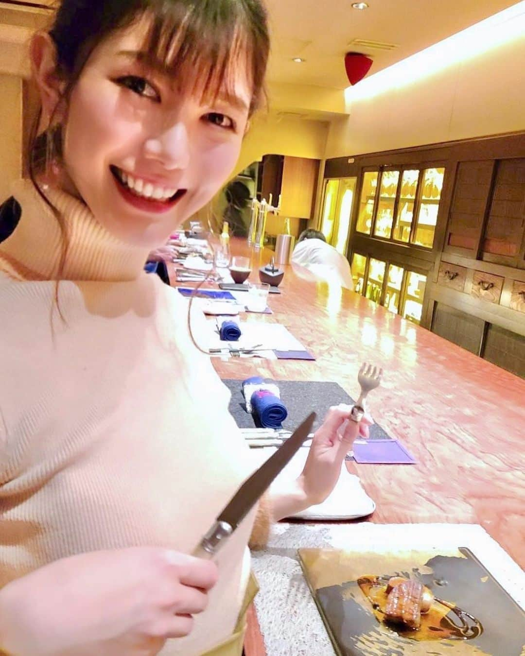 IKUMIさんのインスタグラム写真 - (IKUMIInstagram)「👑 最近あんまり出かけてないけん 投稿写真に悩む😂  これは年末の❤️ 美味しかったなあ🥰  #もう利　#フリーモデル　#関西フリーモデル　#model #サロモ　#サロンモデル　#食べてる時が一番幸せ #福島グルメ #梅田グルメ　#食べログ高評価 #大阪グルメ　#タートルネック　#タートルネックニット #笑顔が一番  #ハーフ顔　#ハーフモデル　#ハーフ　#タイト #スレンダー　#食べログ3点5以上 #モデルになりたい　#モデルさんと繋がりたい #モデル募集　#撮影依頼受付中　#梅田　#難波　#福島区　#撮影依頼受付中 #食べるの好きな人と繋がりたい #グルメ女子 #おだんごヘア」1月29日 19時56分 - miiiino3o