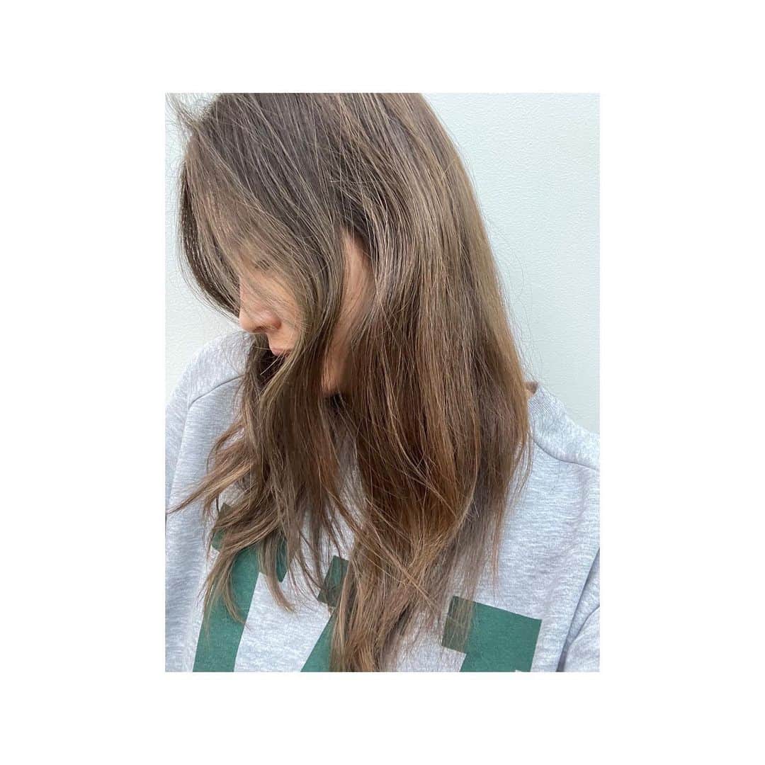 瀬戸朝香さんのインスタグラム写真 - (瀬戸朝香Instagram)「今日はとってもイイお天気でしたね！  最近、髪の色を変えました。  もうすでに色が抜けてきてしまったけど、、アッシュカラーです！  @store.clava」1月29日 20時01分 - asaka.seto.official