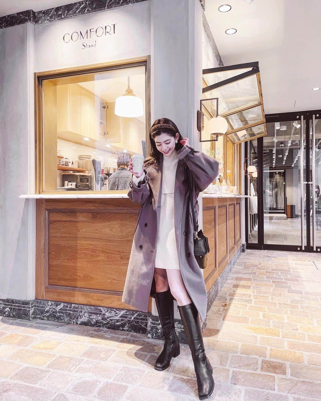 畑有里紗さんのインスタグラム写真 - (畑有里紗Instagram)「お洒落なコーヒースタンド☕️ @comfort_stand_tokyo  オレンジゼスティーカフェモカのホット飲んだよ❤︎ カフェの写真はたくさん撮ったから また違う投稿で詳細載せる😙  コートは @envylook_japan ブラウンコート 色味がお気に入り🤎  #arii_code#comfortstand#カフェ巡り#カフェ好き#envylook#envylook_japan#ブラウンコーデ#カフェ#cafe#ootd#fashion#cafestagram#cafephotography#コーヒースタンド#カフェスタグラム#浜松町カフェ」1月29日 20時08分 - arii_m36