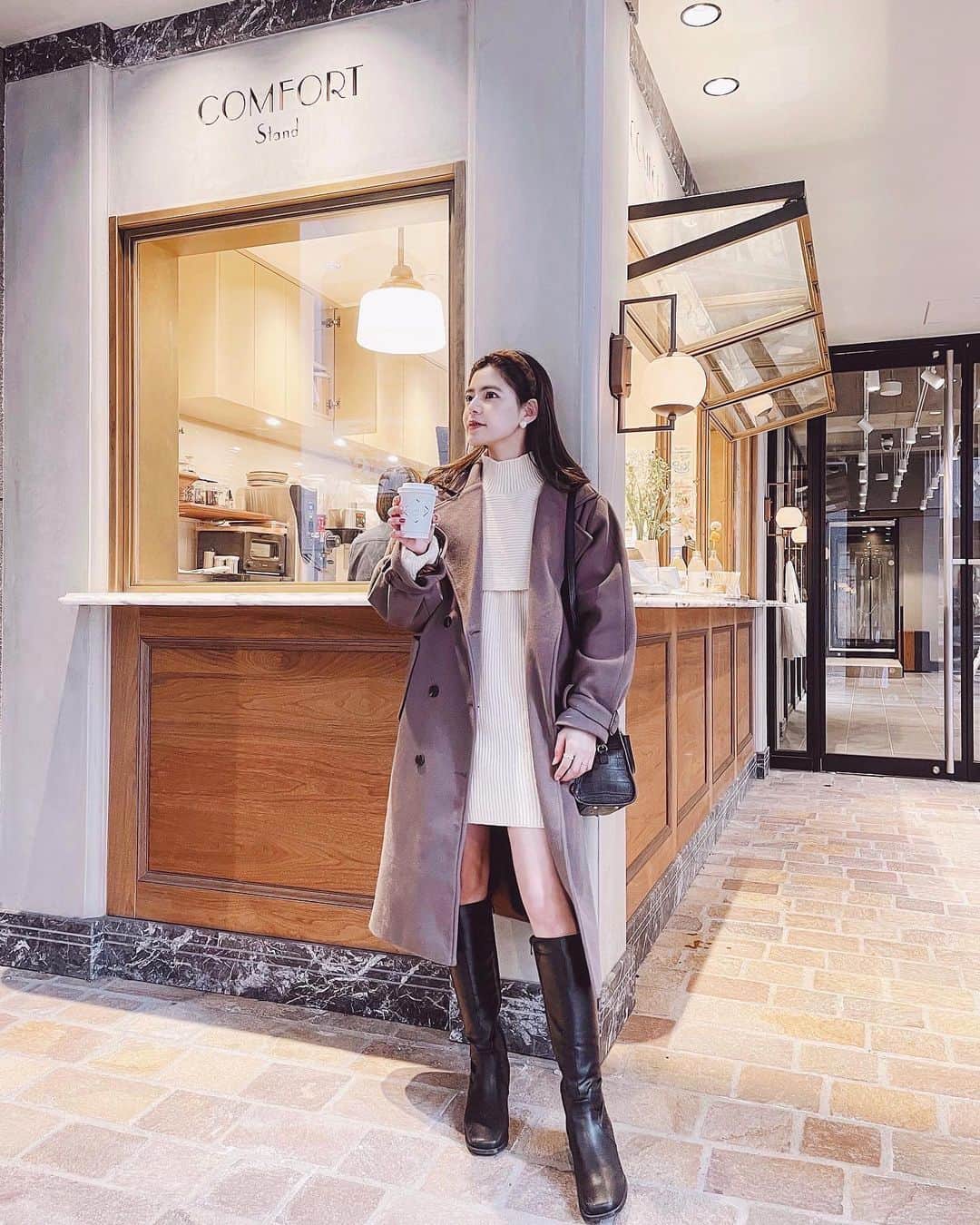 畑有里紗さんのインスタグラム写真 - (畑有里紗Instagram)「お洒落なコーヒースタンド☕️ @comfort_stand_tokyo  オレンジゼスティーカフェモカのホット飲んだよ❤︎ カフェの写真はたくさん撮ったから また違う投稿で詳細載せる😙  コートは @envylook_japan ブラウンコート 色味がお気に入り🤎  #arii_code#comfortstand#カフェ巡り#カフェ好き#envylook#envylook_japan#ブラウンコーデ#カフェ#cafe#ootd#fashion#cafestagram#cafephotography#コーヒースタンド#カフェスタグラム#浜松町カフェ」1月29日 20時08分 - arii_m36