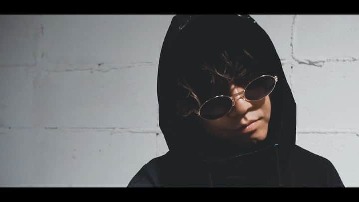 TAK-Zのインスタグラム：「大好きな音に乗りました🤍 感想まてます！  Track by MJR Records Mixed by Mitsuhiro Ueyama(Blue factory) Mastering by Masato Morisaki Video Dir by Fuka @fuuuchel  #お前はレゲエじゃない」