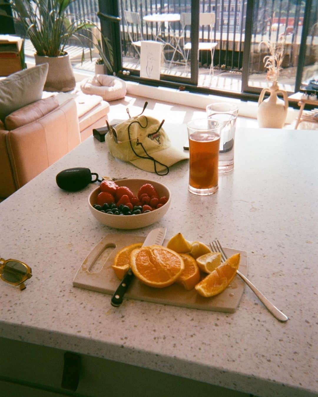 Estée Lalondeのインスタグラム：「The sun 🌞 will shine again 🍊」