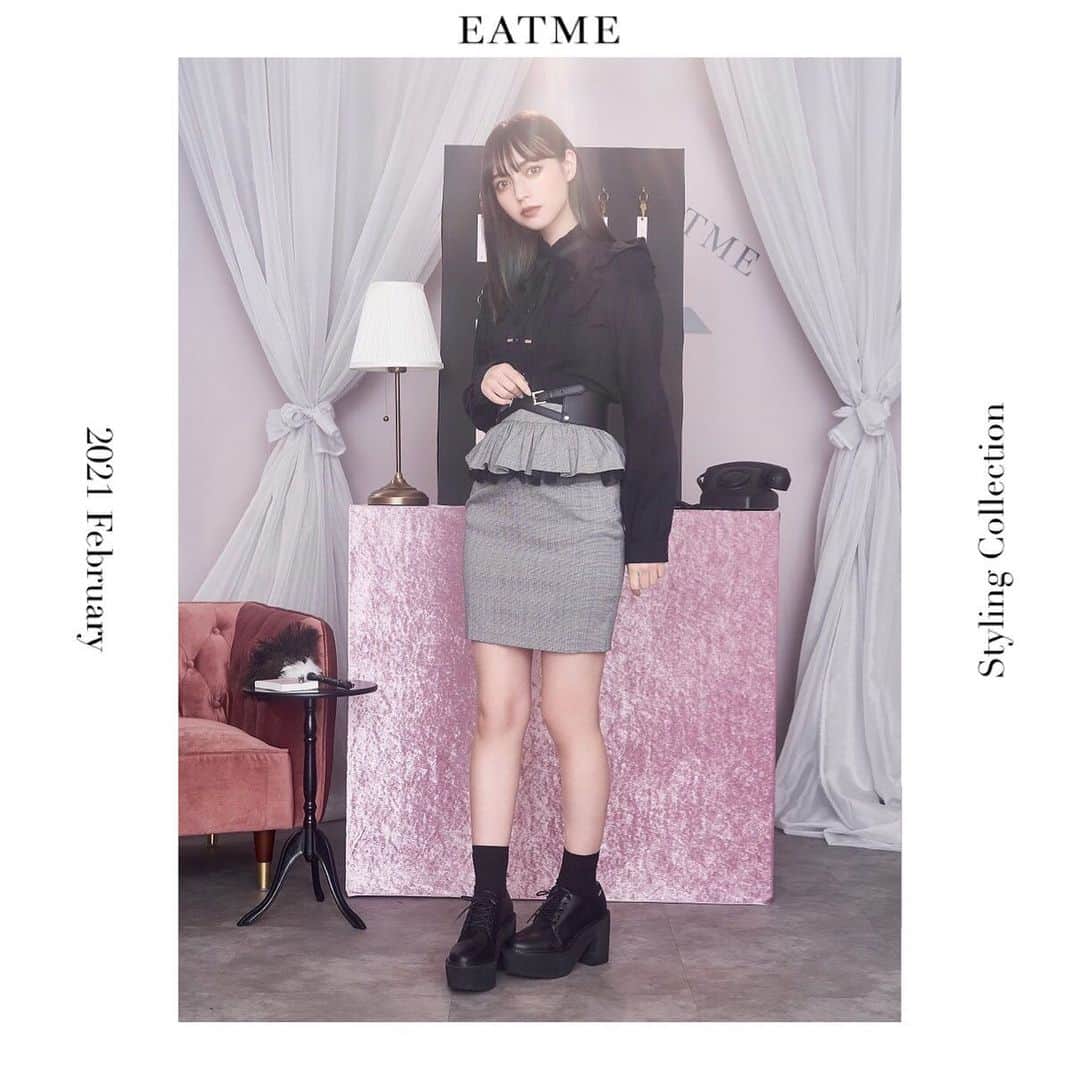 のインスタグラム：「1.29 update… #EATME #FEBRUARY #LOOK #COLLECTION  #hospitalityresort  @raimu0726_official  🚺:161cm . TOP画面のURLからEATME WEB  STOREをCHECK▶︎▶︎▶︎ @eatme_japan . 🌹ラッフルブラウス ¥9,000(＋tax) BLK.O/WHT.MIX ☑︎FREE ※2月発売予定 . 🌹ペプラムスカート ¥9,000(＋tax) MIX.PNK.BLK ☑︎S/M ※2月発売予定 . 🌹フェイクレザークロスベルト ¥4,600(+tax) BLK ※発売中 . 🌹シースルーレースアップシューズ ¥13,000(＋tax) BLK.CRM.PNK ☑︎S/M/L ※2.2発売予定 . #EATME_COLLECTION #EATME #eatmejapan #イートミー」