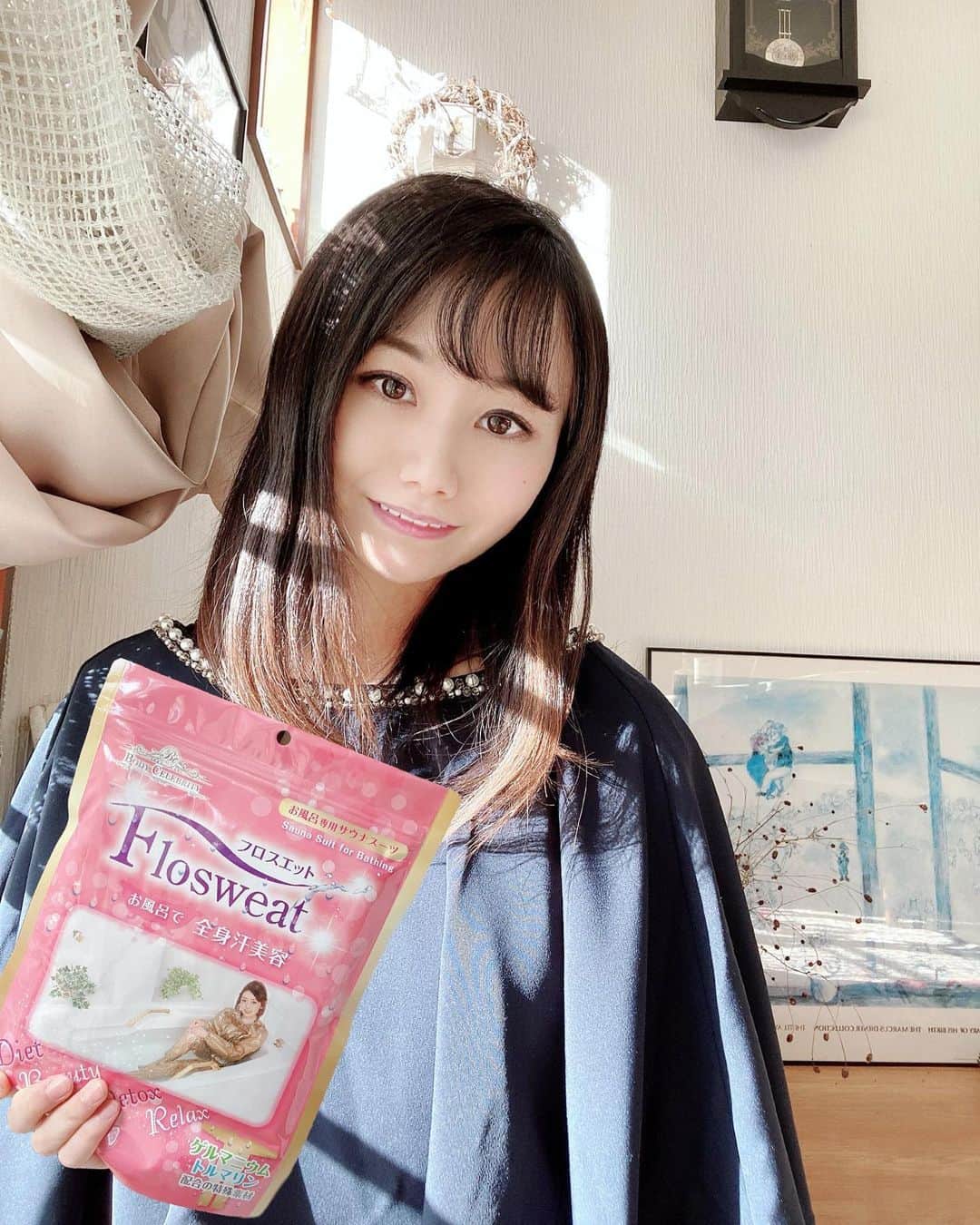 amiさんのインスタグラム写真 - (amiInstagram)「．  Favorite sauna suit  ． 産後、ダイエットのために お風呂で使っているのが このお風呂専用のサウナスーツ✨  フロスエット、普段通り お風呂に入るだけですごく汗を かけるのでお気に入りです💓  お風呂上がりさっぱりで 気持ち良いし、おすすめ✨  最後の写真は着用した時のもの🛀 @koukenonline  @koukenonline でフォロワーの方に商品 プレゼントキャンペーン中！  ． #フロスエット#お風呂サウナスーツ#サウナ付き#バススーツ#お風呂ダイエット#発汗ダイエット#ダイエット方法#簡単ダイエット#美肌#美肌効果#岩盤浴でデトックス#お風呂#リラックスグッズ#リラックス#お風呂ダイエット#サウナー#サウナスーツ#デトックス#detox #デトックスダイエット#ダイエット#diet #岩盤浴#自宅でサウナ#汗大量#sauna」1月29日 20時14分 - amikuma1219