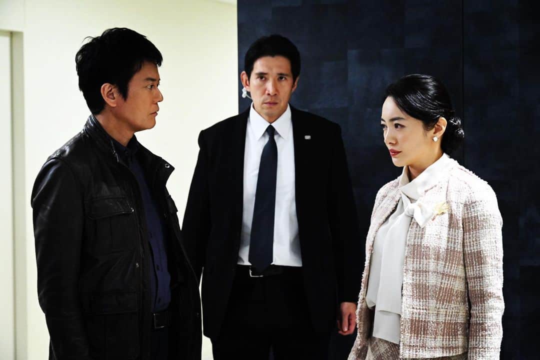 天野慶久のインスタグラム：「CTU獅堂現場班長 とのやり取りの間も 朝倉麗党首を警護する金田一！！  今夜は16話！  #24ジャパン #唐沢寿明さん #仲間由紀恵さん #テレビ朝日」