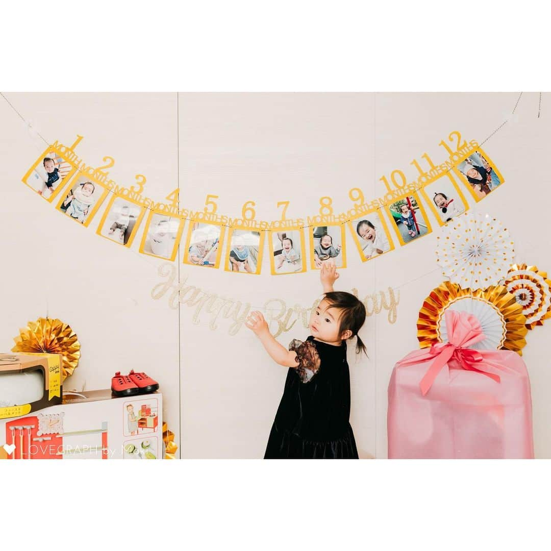 Lovegraph_Kids ラブグラフキッズさんのインスタグラム写真 - (Lovegraph_Kids ラブグラフキッズInstagram)「おうちフォトまとめです🎂👶🏻 ㅤㅤㅤ ガーランドなどの装飾や 手づくりのスマッシュケーキ✊🏻🍰 ㅤㅤㅤ 写真からそれぞれのママさんが、頑張って準備されたんだろうな〜と感じられてほっこり🥰 ㅤㅤㅤ みなさんは子どもの次のバースデー、何しますか？🕊💐 ㅤㅤㅤ ୨୧┈┈┈┈୨୧ ㅤㅤㅤ 出張撮影Lovegraphで撮影したお子さま・ファミリーの写真を毎晩投稿しています☺️✩︎⡱ ㅤㅤㅤ 載せてほしい写真(例：姉妹写真・おうち写真・3歳の女の子などなど)のリクエストはコメント欄へどうぞ५✍❤︎ ㅤㅤㅤ ୨୧┈┈┈┈୨୧ ㅤㅤㅤ 撮影プラン💁‍♀️🌼 ㅤㅤㅤ ❁︎ライトプラン 9,800円/10枚 ※エリア限定・カメラマンはお任せになります ㅤㅤㅤ ❁︎スタンダードプラン(全国) 23,800円/75枚〜 ※人気のプラン！ ※エリアやによってはご希望日程で対応できない場合もございます ㅤㅤㅤ その他のプランやオプション、撮影お申し込みはプロフィールURLからどうぞ☺️✈︎ ㅤㅤㅤ ୨୧┈┈┈┈୨୧ ㅤㅤㅤ #ラブグラフ #Lovegraph #幸せな瞬間をもっと世界に ㅤㅤㅤ #ママリ #コドモノ #子どもとお出かけ #子どもと暮らす #子どものいる暮らし #ig_kids #ig_kidsphoto #super_japan_channel #おうち時間 #おうち撮影 #ハーフバースデー #1歳誕生日 #スマッシュケーキ」1月29日 20時21分 - lovegraph_kids