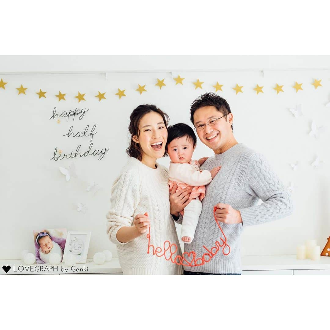 Lovegraph_Kids ラブグラフキッズさんのインスタグラム写真 - (Lovegraph_Kids ラブグラフキッズInstagram)「おうちフォトまとめです🎂👶🏻 ㅤㅤㅤ ガーランドなどの装飾や 手づくりのスマッシュケーキ✊🏻🍰 ㅤㅤㅤ 写真からそれぞれのママさんが、頑張って準備されたんだろうな〜と感じられてほっこり🥰 ㅤㅤㅤ みなさんは子どもの次のバースデー、何しますか？🕊💐 ㅤㅤㅤ ୨୧┈┈┈┈୨୧ ㅤㅤㅤ 出張撮影Lovegraphで撮影したお子さま・ファミリーの写真を毎晩投稿しています☺️✩︎⡱ ㅤㅤㅤ 載せてほしい写真(例：姉妹写真・おうち写真・3歳の女の子などなど)のリクエストはコメント欄へどうぞ५✍❤︎ ㅤㅤㅤ ୨୧┈┈┈┈୨୧ ㅤㅤㅤ 撮影プラン💁‍♀️🌼 ㅤㅤㅤ ❁︎ライトプラン 9,800円/10枚 ※エリア限定・カメラマンはお任せになります ㅤㅤㅤ ❁︎スタンダードプラン(全国) 23,800円/75枚〜 ※人気のプラン！ ※エリアやによってはご希望日程で対応できない場合もございます ㅤㅤㅤ その他のプランやオプション、撮影お申し込みはプロフィールURLからどうぞ☺️✈︎ ㅤㅤㅤ ୨୧┈┈┈┈୨୧ ㅤㅤㅤ #ラブグラフ #Lovegraph #幸せな瞬間をもっと世界に ㅤㅤㅤ #ママリ #コドモノ #子どもとお出かけ #子どもと暮らす #子どものいる暮らし #ig_kids #ig_kidsphoto #super_japan_channel #おうち時間 #おうち撮影 #ハーフバースデー #1歳誕生日 #スマッシュケーキ」1月29日 20時21分 - lovegraph_kids