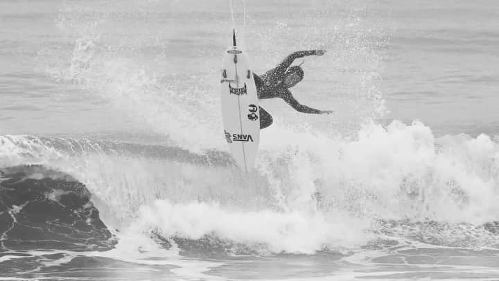 湯川正人のインスタグラム：「〽️  @lostsurfboardsjapan  @lostsurfboards  @mayhemsurfboards_mattbiolos  Driver 2.0 5'9 , 2 1/4 , 18 1/8 , 24.4CL  🎥 @junichiro_harada #surf #サーフィン #skullcandy」