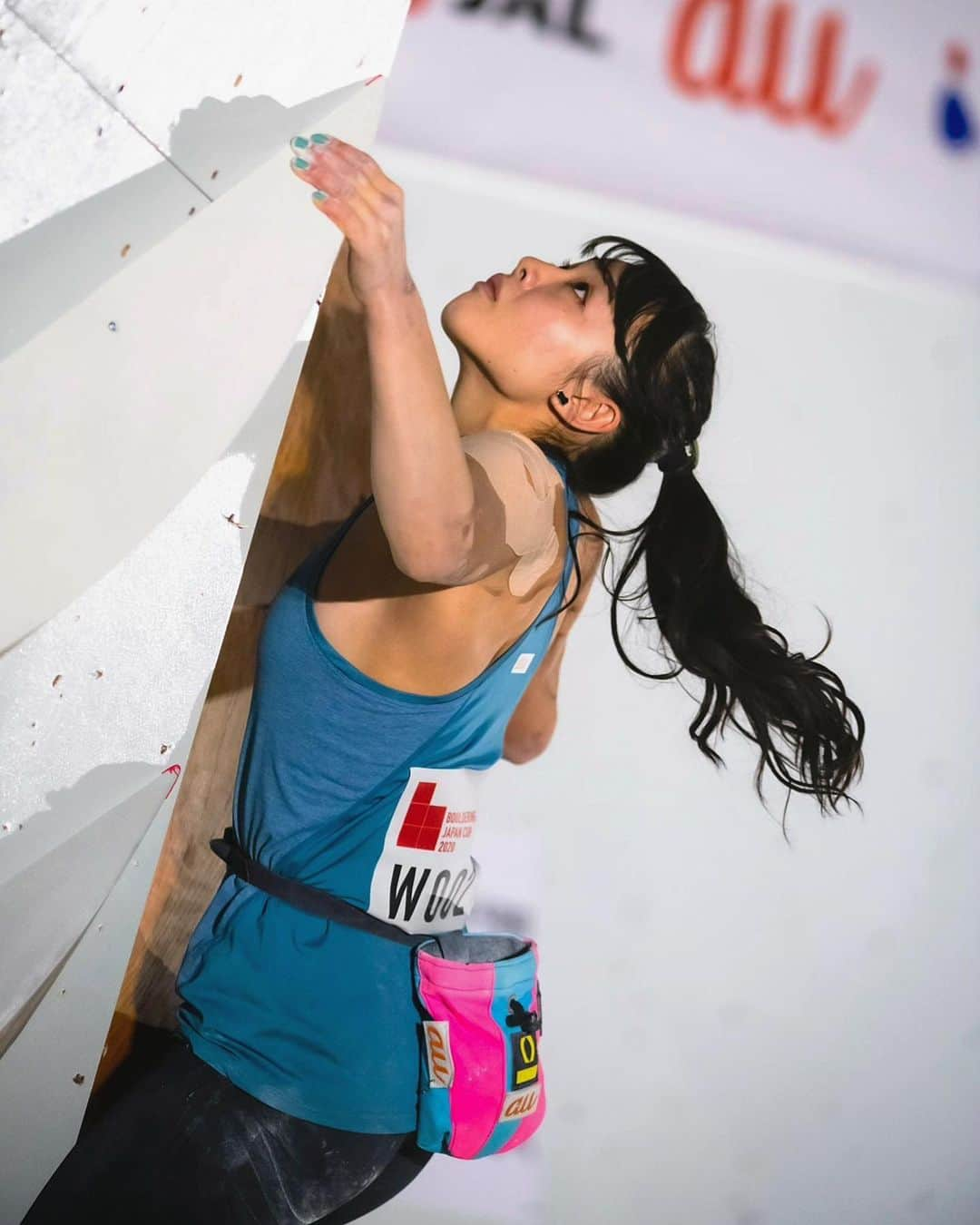 伊藤ふたばのインスタグラム：「Bouldering Japan Cup will start tomorrow😳 I'm ready 💪🔥✨  いよいよ明日からBJCがスタート😳 ドキドキする〜💓😱  photo by @a_yuichiro   @au_official @denso_official @thenorthfacejp @lasportivajp @newerajapan @tokyopowder @newhale_japan @thestonesession #jazzysport #岩泉ヨーグルト #BJC2021 #boulderingjapancup #ボルダリング #クライミング」