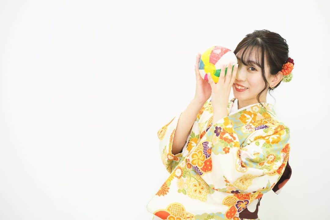 千葉えりかのインスタグラム：「ご無沙汰しております、ちばです！  みんなげんきしてるー？ 最近毎晩配信してるから みんなとお話し出来て とてもとても楽しく生きています🥰  そして皆様からの支援物資に心から感謝しております🥲🤍  インスタ映えするような生活をしていないから なかなかインスタ更新できないけど 去年よりは更新するので待っててください🥺  いつもいつも本当にありがとう  #着物#着物レンタル#着物モデル#着物女子 #kimono#kimonostyle#kimonofashion#kimonogirl#japan#japanese#japanesegirlmodel#japanesegirl#japan_of_insta#asiangirl」