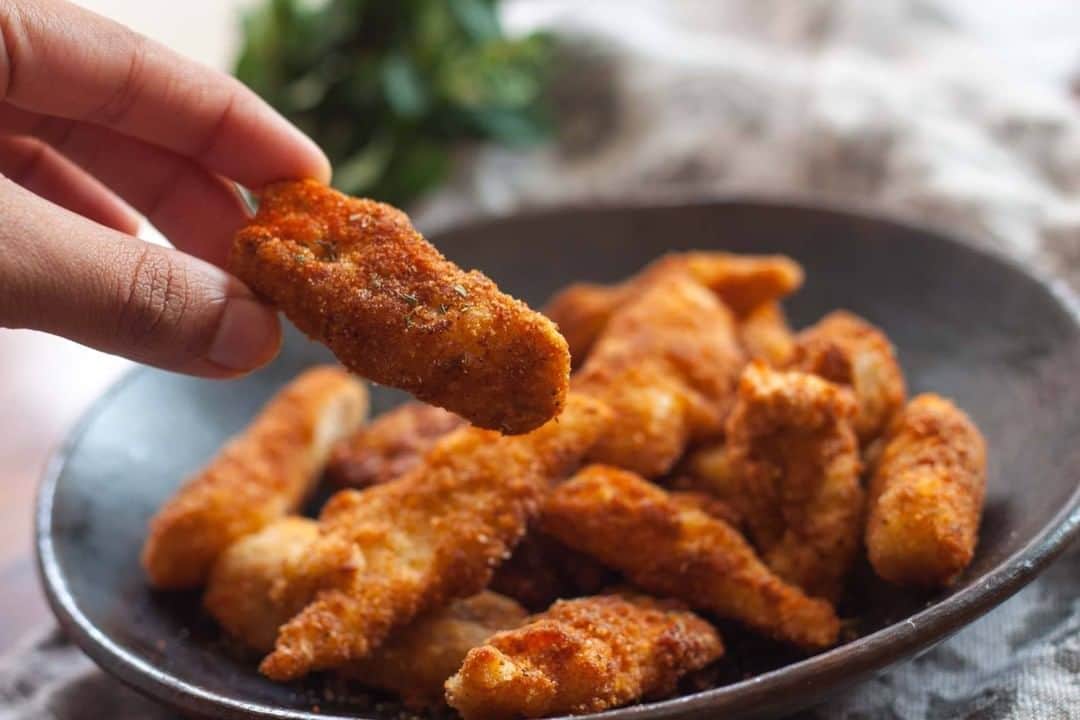 Archana's Kitchenさんのインスタグラム写真 - (Archana's KitchenInstagram)「#WeekendSpecial - Try this Peri Peri Fish Fingers. Fish fingers that are crumb coated and fried till crispy and crunchy making it a perfect starter/appetizer for your Friday dinner. Get the recipe from the smart.bio link in my profile @archanaskitchen . . . . . . #recipes #easyrecipes #snacks #teatime #teatimesnacks #patty #archanaskitchen #healthyeating #highprotein #eatfit #cooking #food #healthyrecipes #foodphotography #recipeoftheday #comfortfood #deliciousfood #delicious #instayum #food #tandoori #alootikki #tandoorialoo」1月29日 20時30分 - archanaskitchen