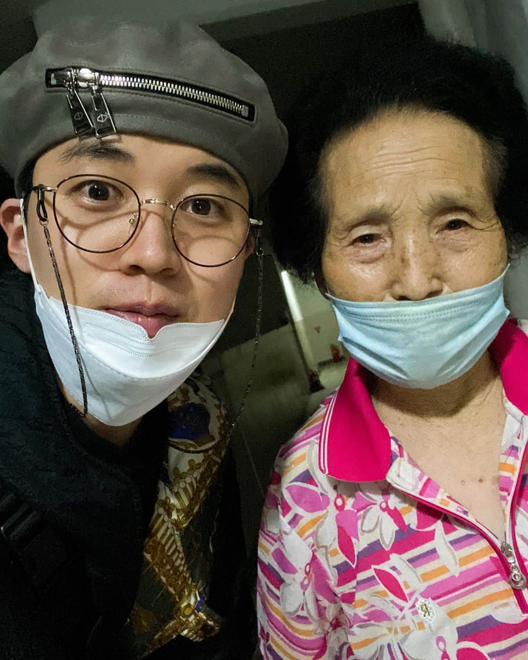 ジンソクのインスタグラム：「한국에서 할머니 뵈었을 때 💕 おばあちゃん👵💕」