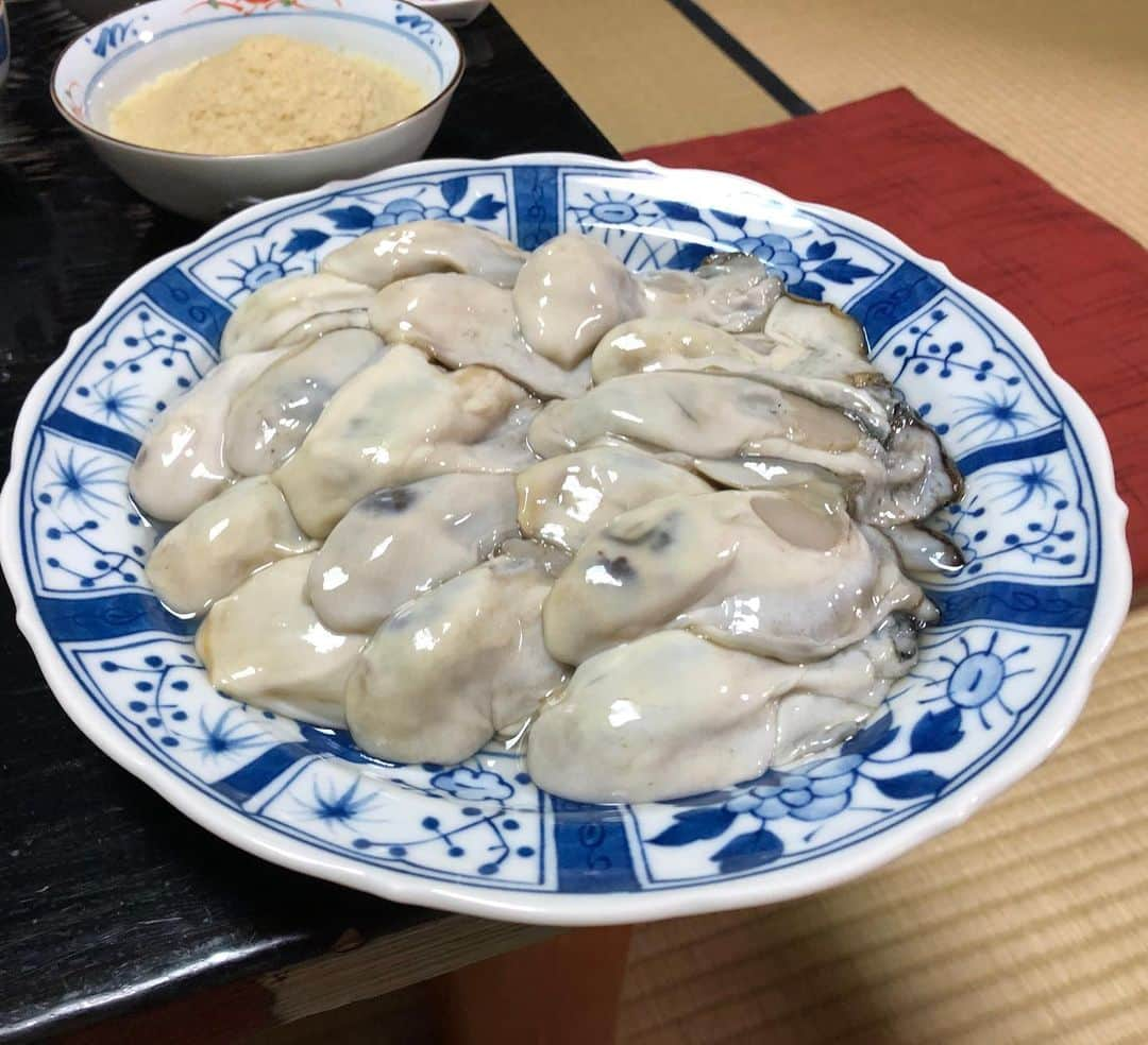 南早苗のインスタグラム：「あんときの牡蠣💕 あ〜今日のような寒い日に 食べられたら幸せだろうなぁ🤤  みふくさんの牡蠣鍋はいつ食べても 感動の嵐です✨ あとは一緒に食べるメンバーも最高だったから、 美味しさ倍増⤴️ たくさん食べて、たくさん笑って 免疫力UP✨  #鍋　#冬の味覚　#牡蠣　#金沢グルメ　#金沢ごはん　#三福　#みふく」