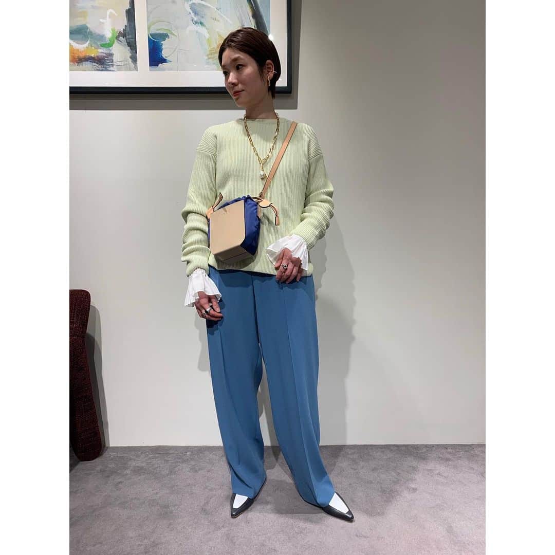 TOMORROWLAND 渋谷本店さんのインスタグラム写真 - (TOMORROWLAND 渋谷本店Instagram)「【 New Spring Styling 】  TOMORROWLAND 渋谷スクランブルスクエア店  Staff：Shiroma 160cm  Knit / DES PRÉS @despres_jp  22-02-11-02003 ¥20,900（tax in）  Blouse / Ballsey 11-01-11-01002 ¥25,300（tax in）  Pants / Edition @edition_jp  34-04-11-04001 ¥19,800（tax in） 36size（34-38 size）  Shoes / NEBULONI E. @nebulonie.japan 33-01-12-01005 ¥52,800（tax in）  Necklace / KENNETH JAY LANE 31-01-94-01030 ¥11,000（tax in）  Bag / MARNI @marni  33-03-12-03001 ¥97,900（tax in）  #marni #edition #ballsey #despres #després #tomorrowland #tomorrowland_womens  @tomorrowland_womens」1月29日 20時37分 - tomorrowland_shibuya