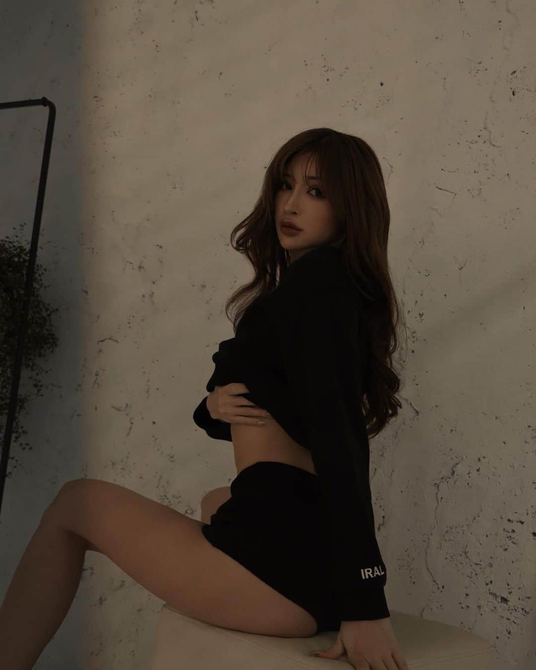 小原優花のインスタグラム：「This is a new product of my brand🥰  2月久しぶりに《 @iral_official 》のお尻ちゃん🍑セットアップの新作がでます！✨  今回は素材も変わって、少しカジュアルに、肩がおちないタイプで着やすくなりました🙆‍♀️💗 おうち時間もぜひお尻ちゃん🍑で可愛く過ごしましょうー🤗❤️  #iral #アイラル #セットアップ #おしりちゃん」